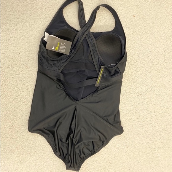 Nike Hydralock Racer Back One
Piece Swimsuit Sz XL - Picture 8 of 12